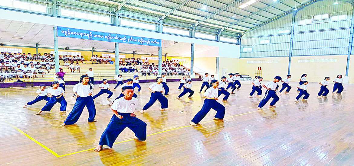 အအ