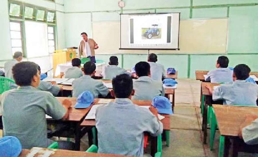 အဆင့်မြင့်နည်းပညာများမှသည် စက်မှုလယ်ယာကျွမ်းကျင်လုပ်သားများ မွေးထုတ်ရေးဆီသို့